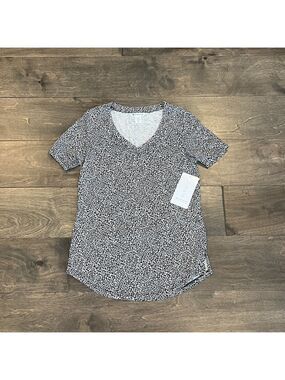 NWT ATHLETA Breezy Scoop V Neck